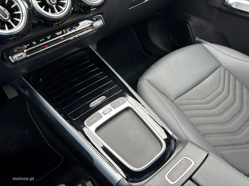 Mercedes-Benz EQB 26