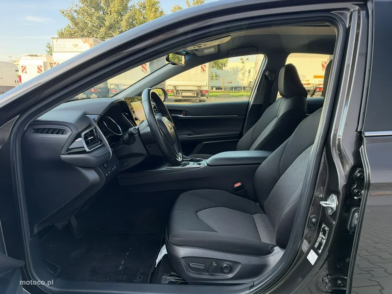 Toyota Camry XV70 11