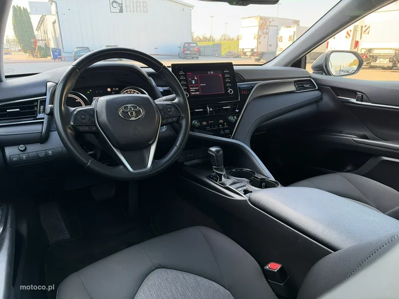 Toyota Camry XV70 13