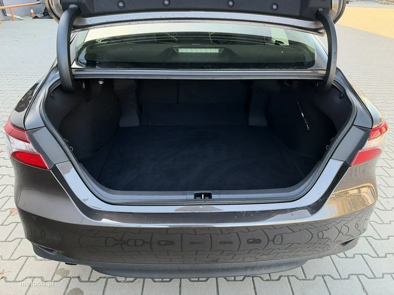 Toyota Camry XV70 16