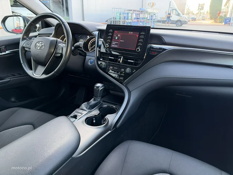 Toyota Camry XV70 20