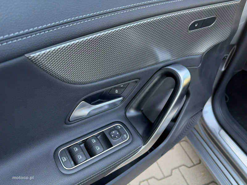 Mercedes-Benz CLA C118 180 12