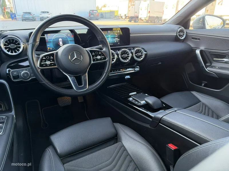 Mercedes-Benz CLA C118 180 13