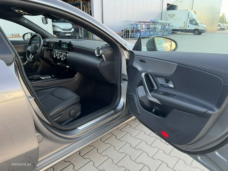 Mercedes-Benz CLA C118 180 19