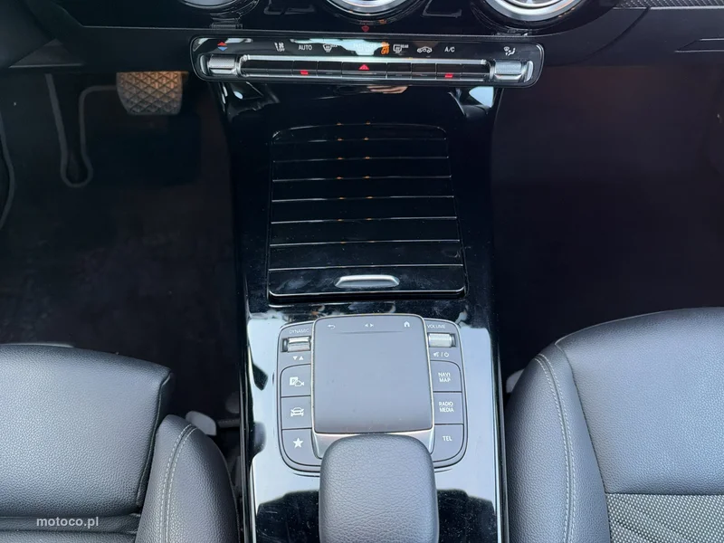Mercedes-Benz CLA C118 180 24