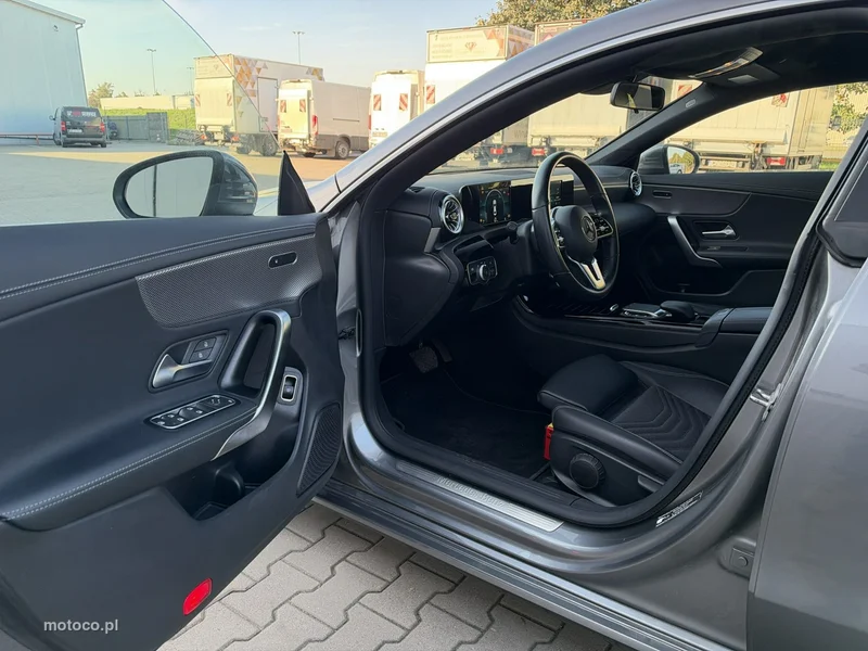 Mercedes-Benz CLA C118 180 10