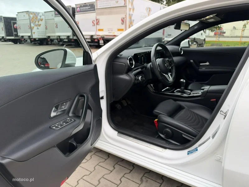Mercedes-Benz Klasa A W177 A 180 10