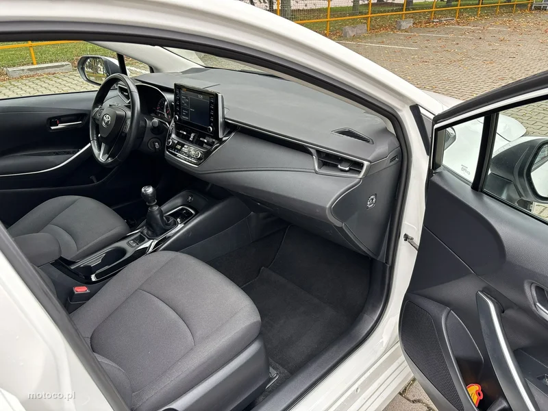 Toyota Corolla E210 16