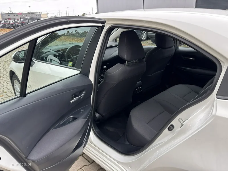 Toyota Corolla E210 19