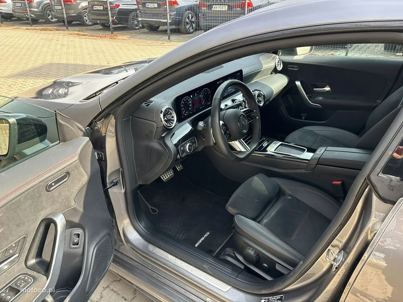 Mercedes-Benz CLA C118 200 11