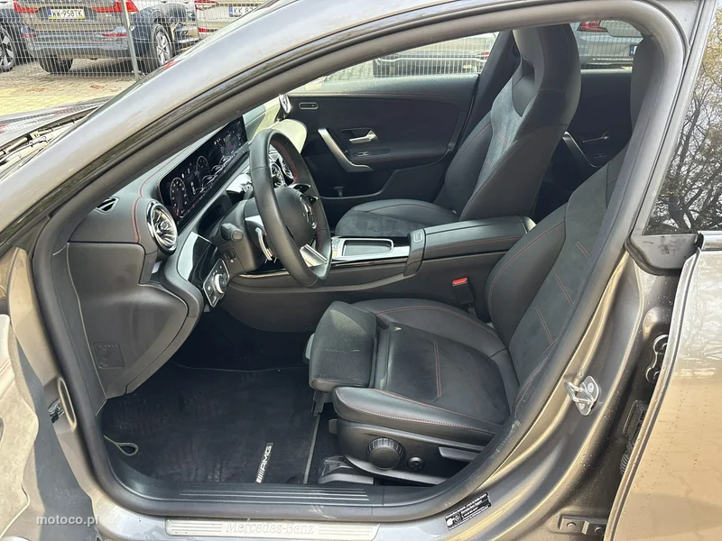 Mercedes-Benz CLA C118 200 10