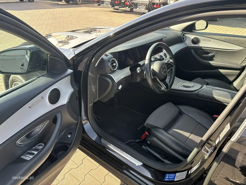 Mercedes-Benz Klasa E W213 E 220 11