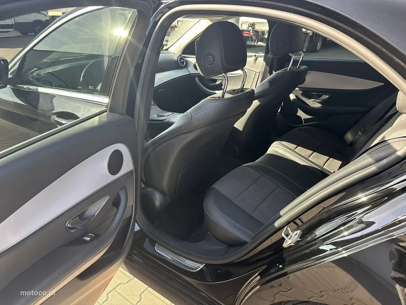 Mercedes-Benz Klasa E W213 E 220 19