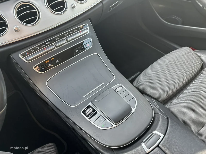 Mercedes-Benz Klasa E W213 E 220 24