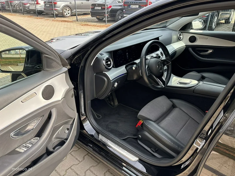 Mercedes-Benz Klasa E W213 E 300 11