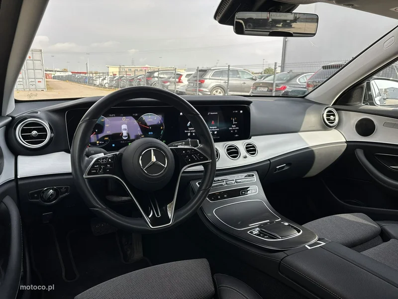 Mercedes-Benz Klasa E W213 E 300 12
