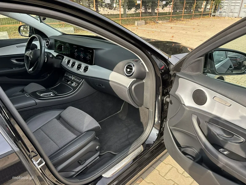 Mercedes-Benz Klasa E W213 E 300 16