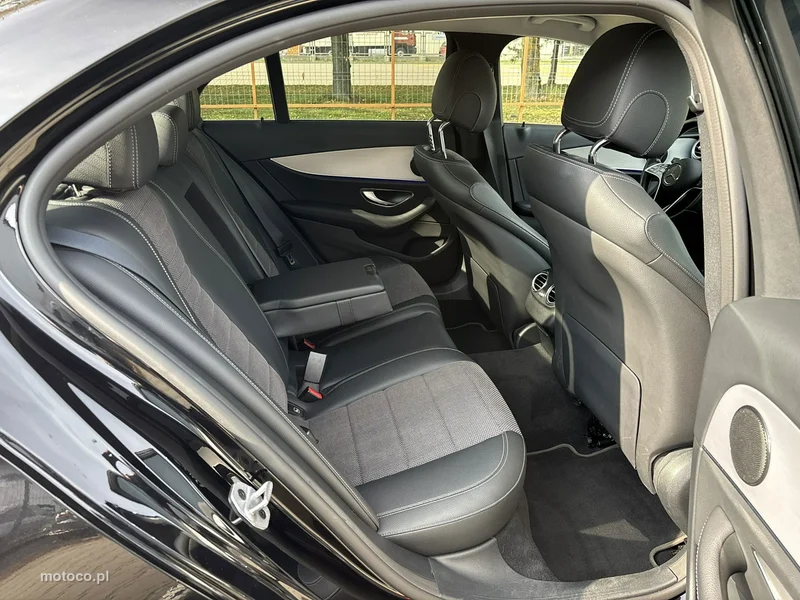 Mercedes-Benz Klasa E W213 E 300 17