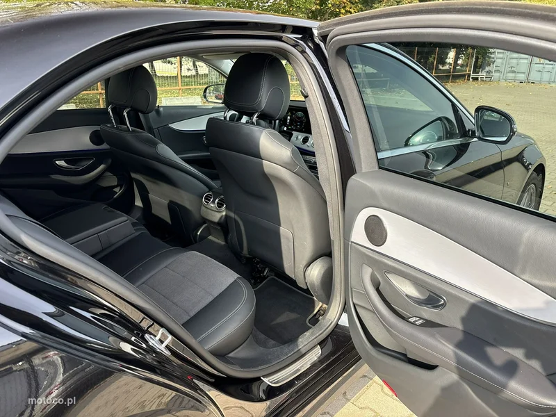 Mercedes-Benz Klasa E W213 E 300 18