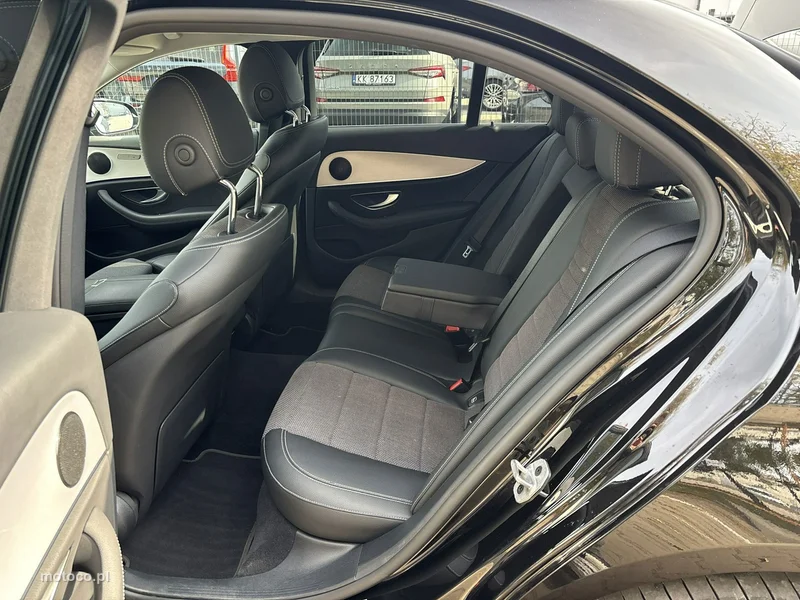 Mercedes-Benz Klasa E W213 E 300 19