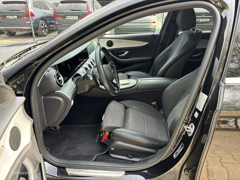 Mercedes-Benz Klasa E W213 E 300 10