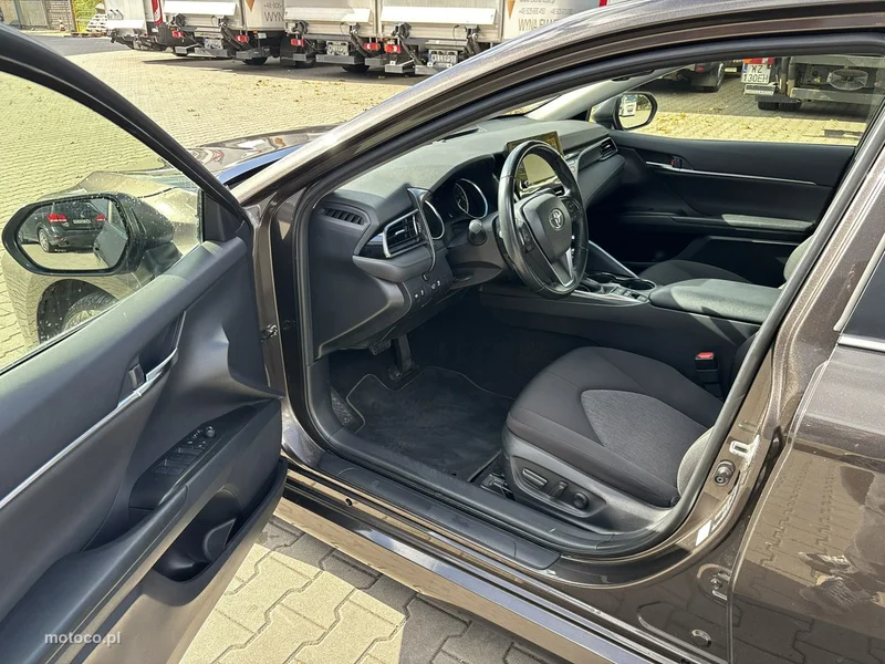 Toyota Camry XV70 11