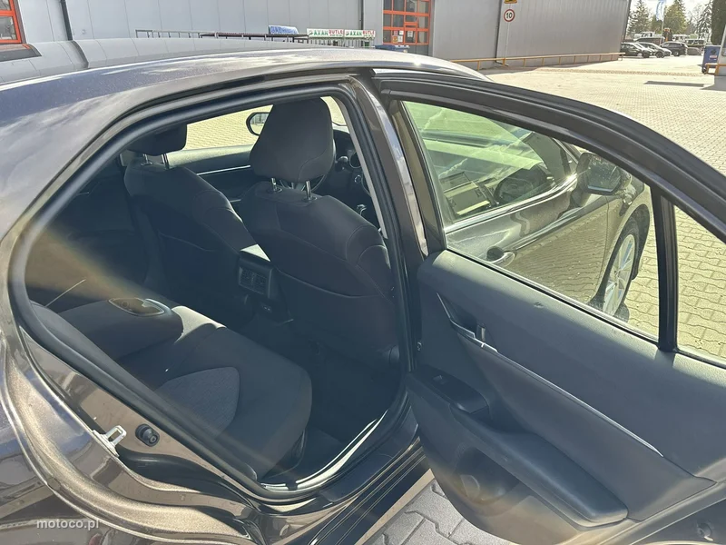 Toyota Camry XV70 18