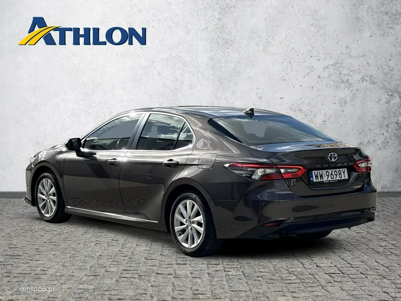 Toyota Camry XV70 3