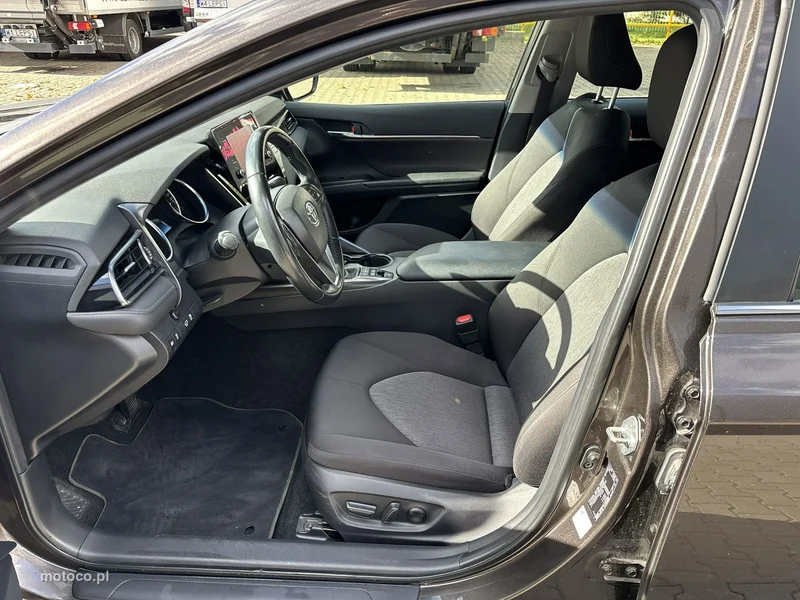 Toyota Camry XV70 10