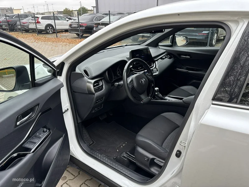 Toyota C-HR AX10 11
