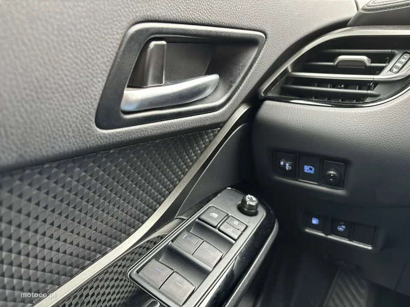 Toyota C-HR AX10 28
