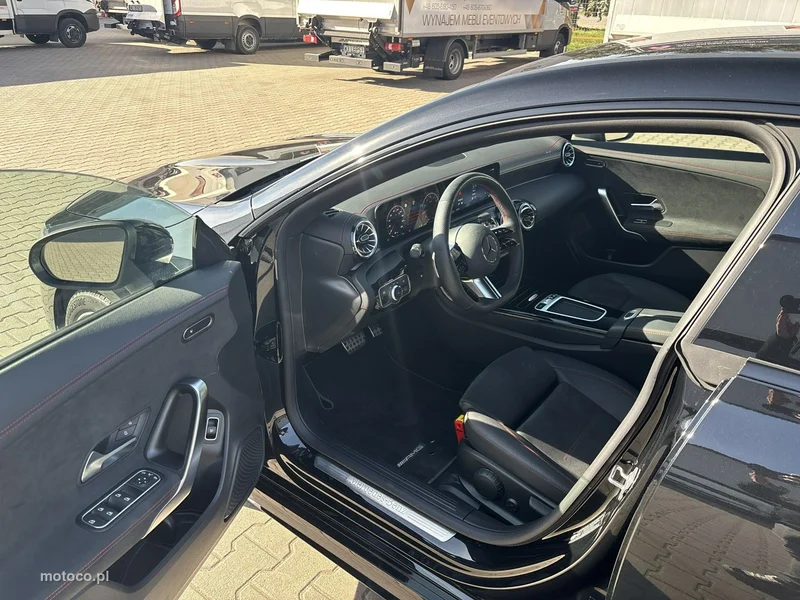 Mercedes-Benz CLA C118 200 11