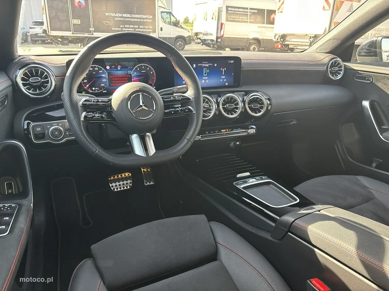 Mercedes-Benz CLA C118 200 12