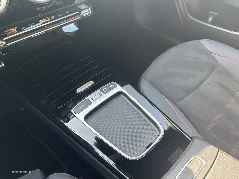 Mercedes-Benz CLA C118 200 24