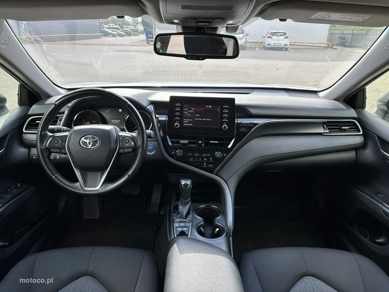 Toyota Camry XV70 13