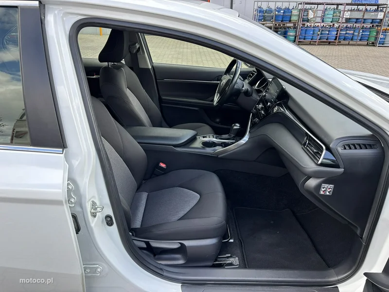 Toyota Camry XV70 15