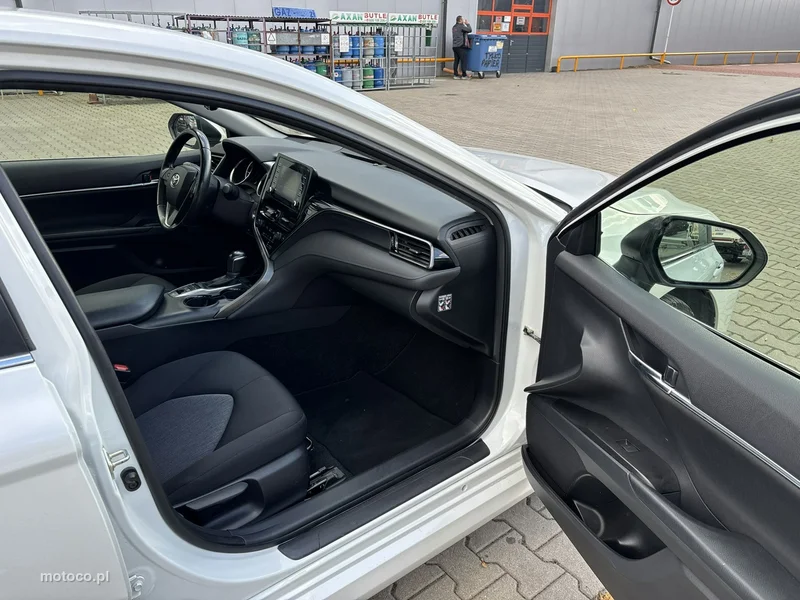 Toyota Camry XV70 16