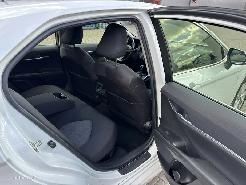 Toyota Camry XV70 18