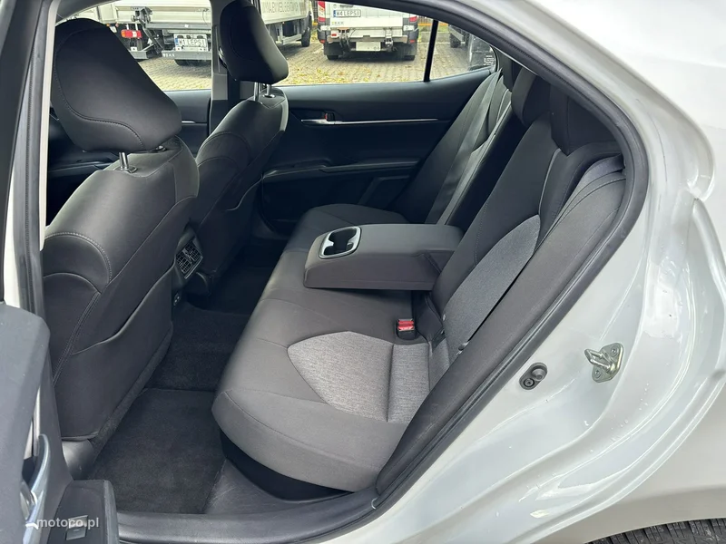 Toyota Camry XV70 19