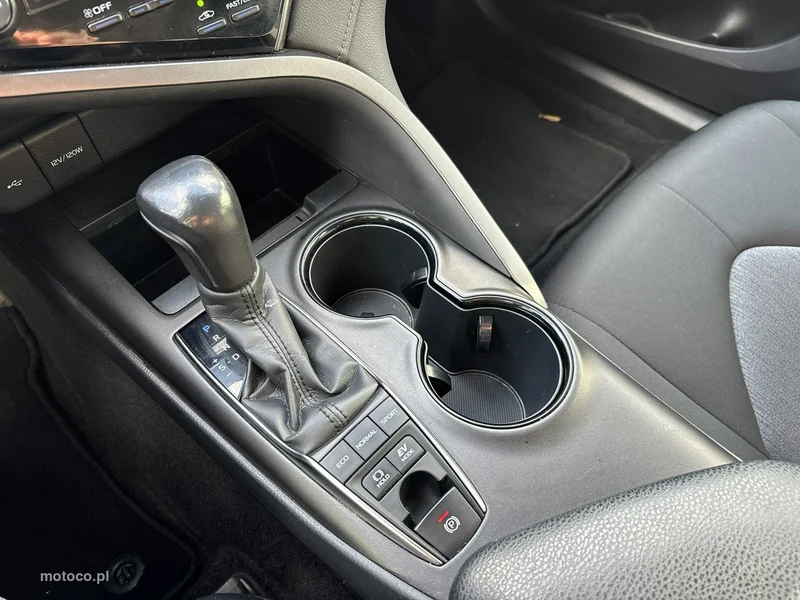 Toyota Camry XV70 25