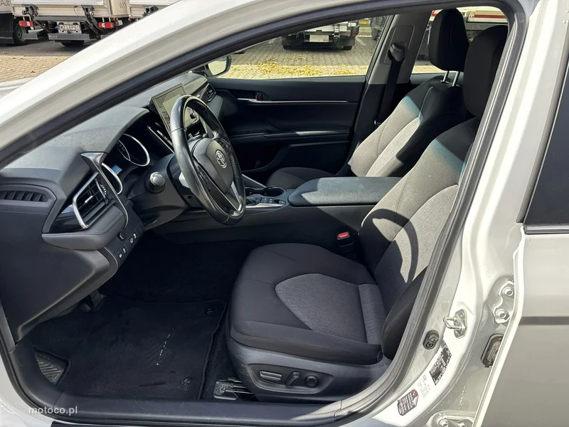Toyota Camry XV70 10