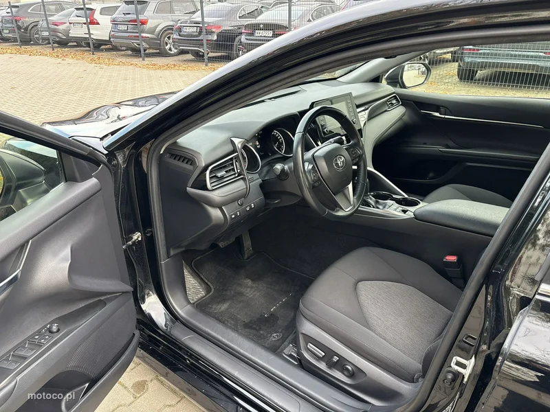 Toyota Camry XV70 11