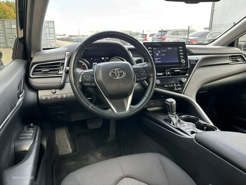 Toyota Camry XV70 12