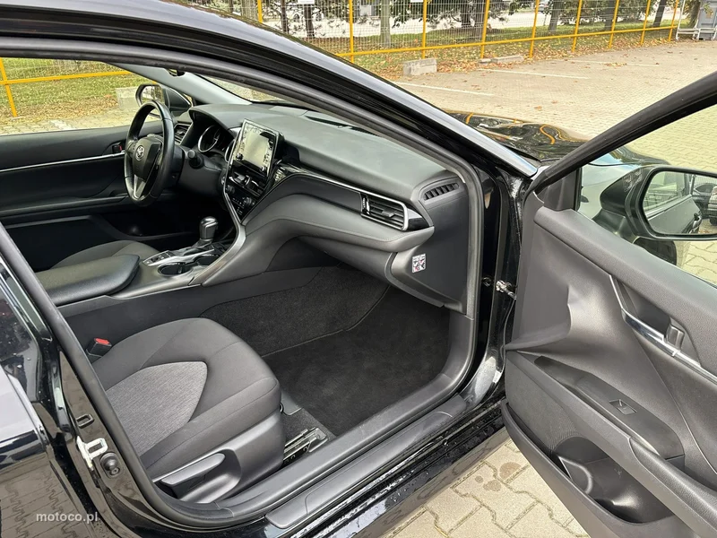 Toyota Camry XV70 16