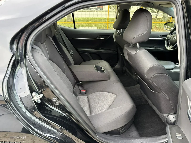 Toyota Camry XV70 17
