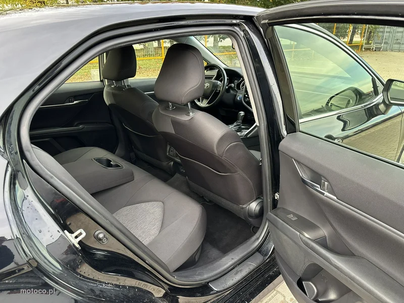Toyota Camry XV70 18
