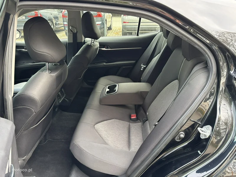Toyota Camry XV70 19