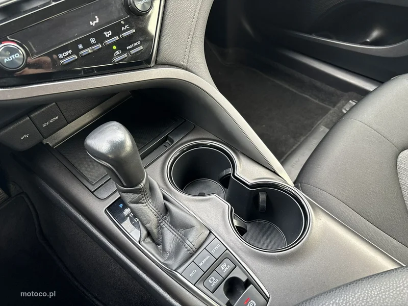 Toyota Camry XV70 25