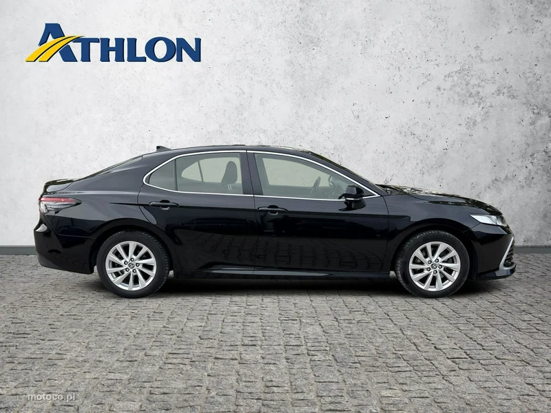 Toyota Camry XV70 6