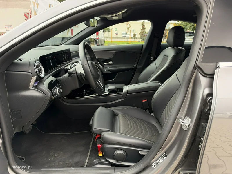 Mercedes-Benz CLA C118 180 11
